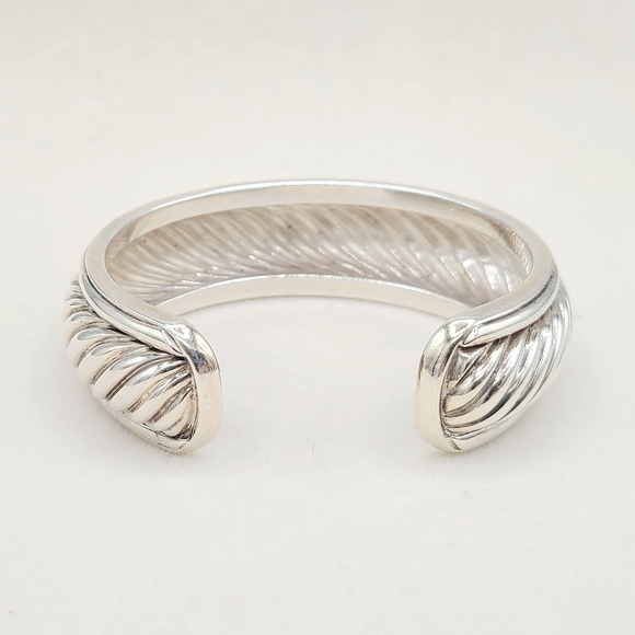 Elegant Silver Cuff Bracelet - Picture 5 of 10